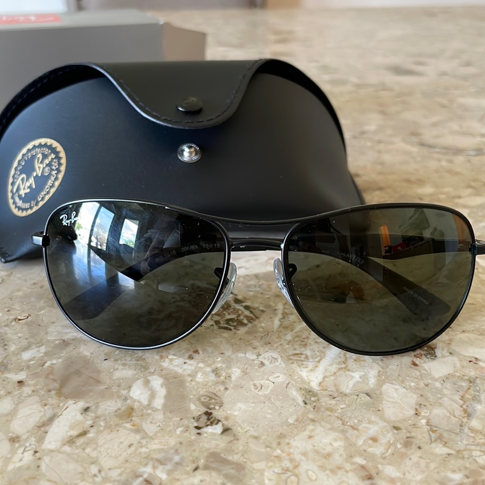 Brand new never worn Ray-ban sunglasses RB3519 unisex polarized glasses